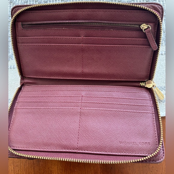 Michael Kors Wallet - Picture 6 of 11